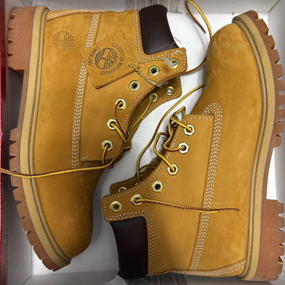 Timberland boots it’s a for 5 boy , for women it would  be number 7